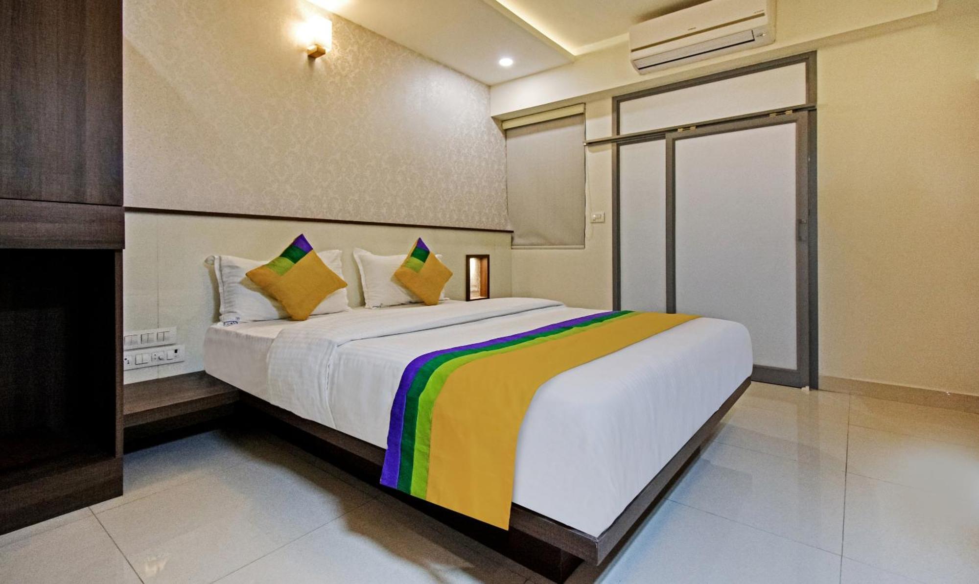 Treebo Trip Deluxe Inn Pondibazar Madras Buitenkant foto