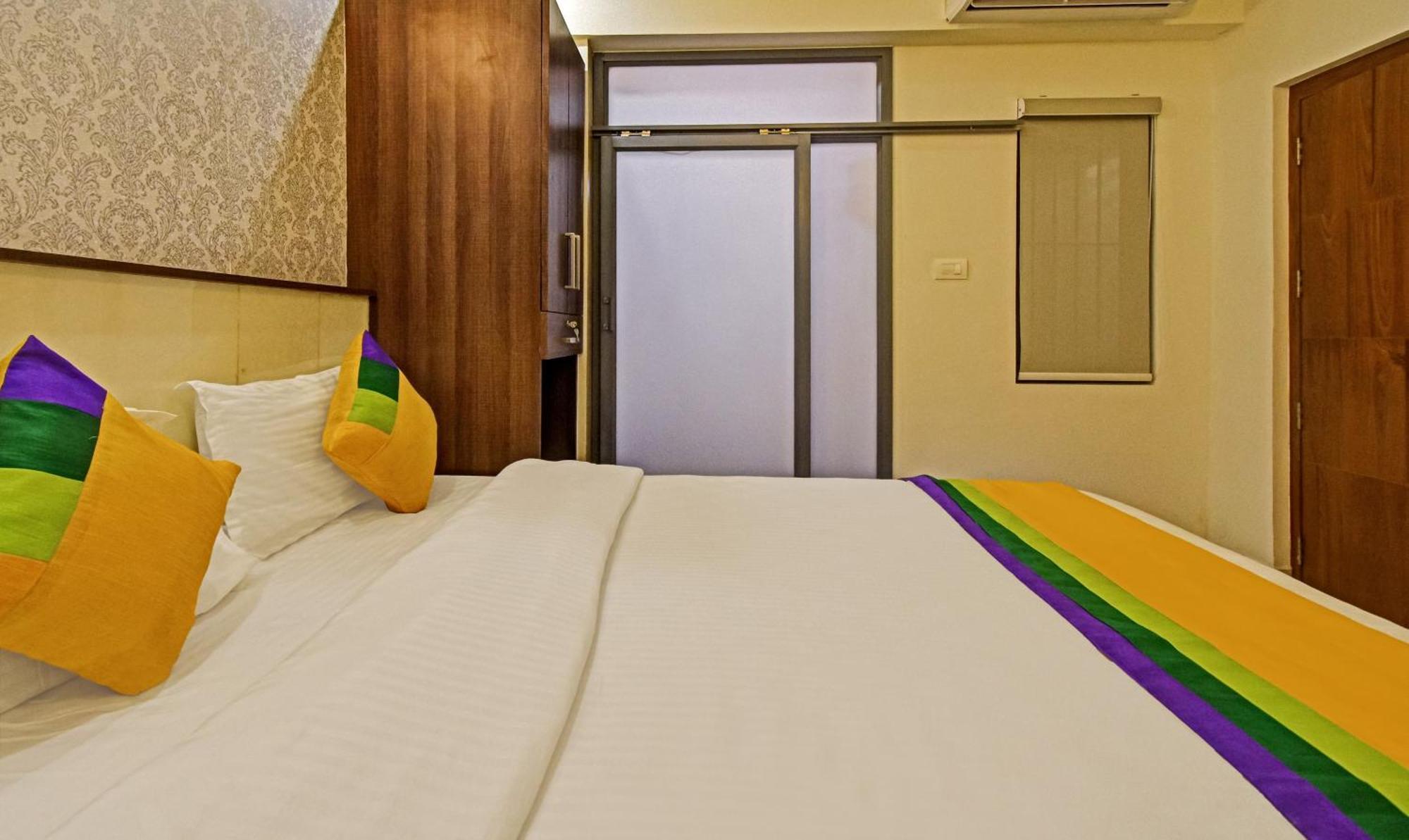 Treebo Trip Deluxe Inn Pondibazar Madras Buitenkant foto