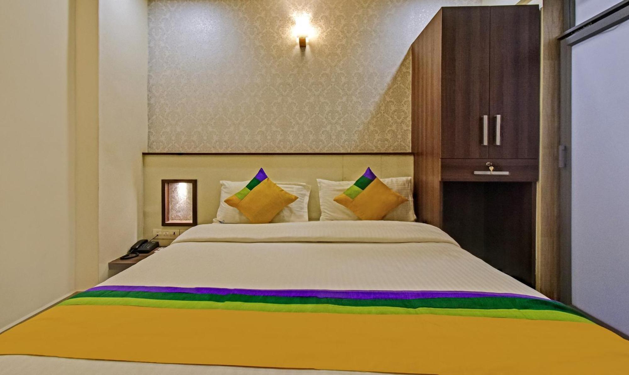 Treebo Trip Deluxe Inn Pondibazar Madras Buitenkant foto