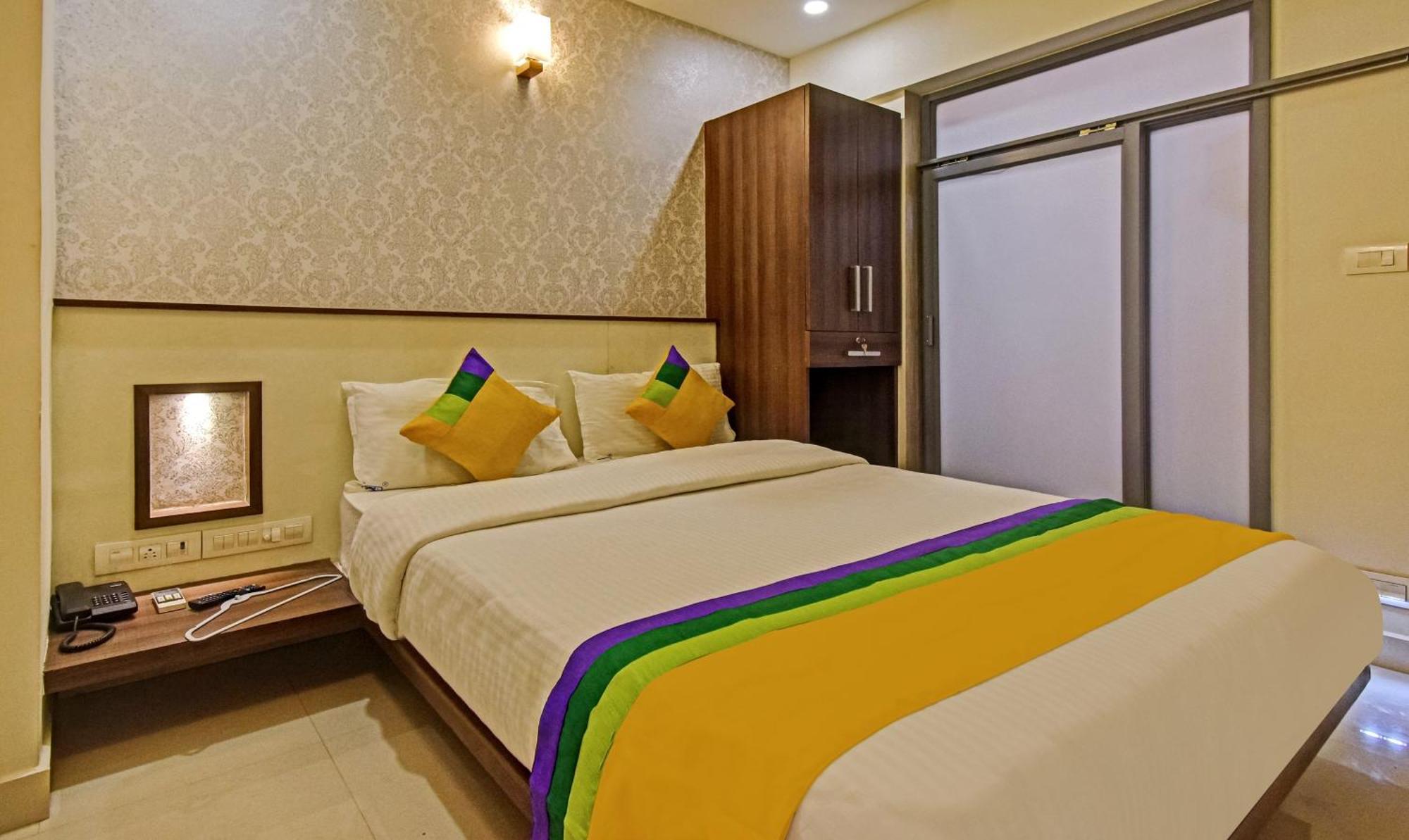 Treebo Trip Deluxe Inn Pondibazar Madras Buitenkant foto