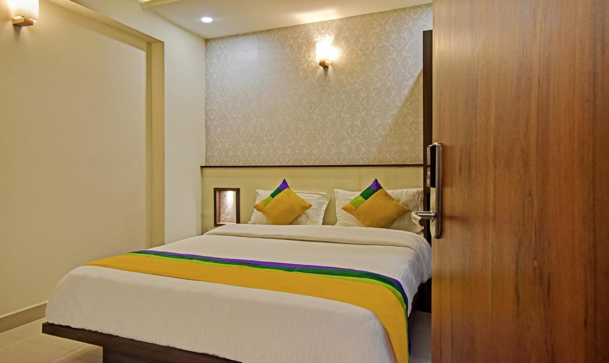 Treebo Trip Deluxe Inn Pondibazar Madras Buitenkant foto
