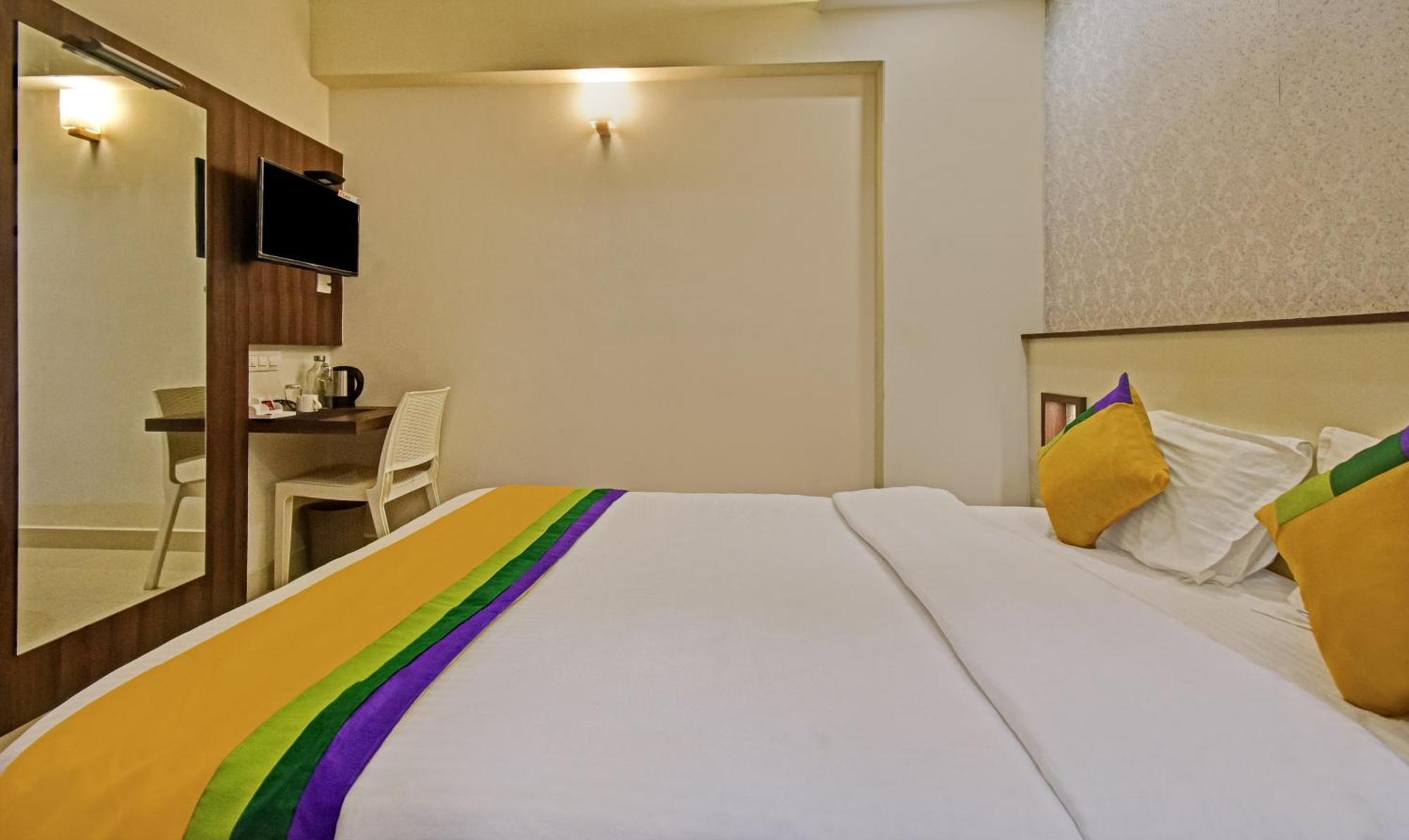 Treebo Trip Deluxe Inn Pondibazar Madras Buitenkant foto